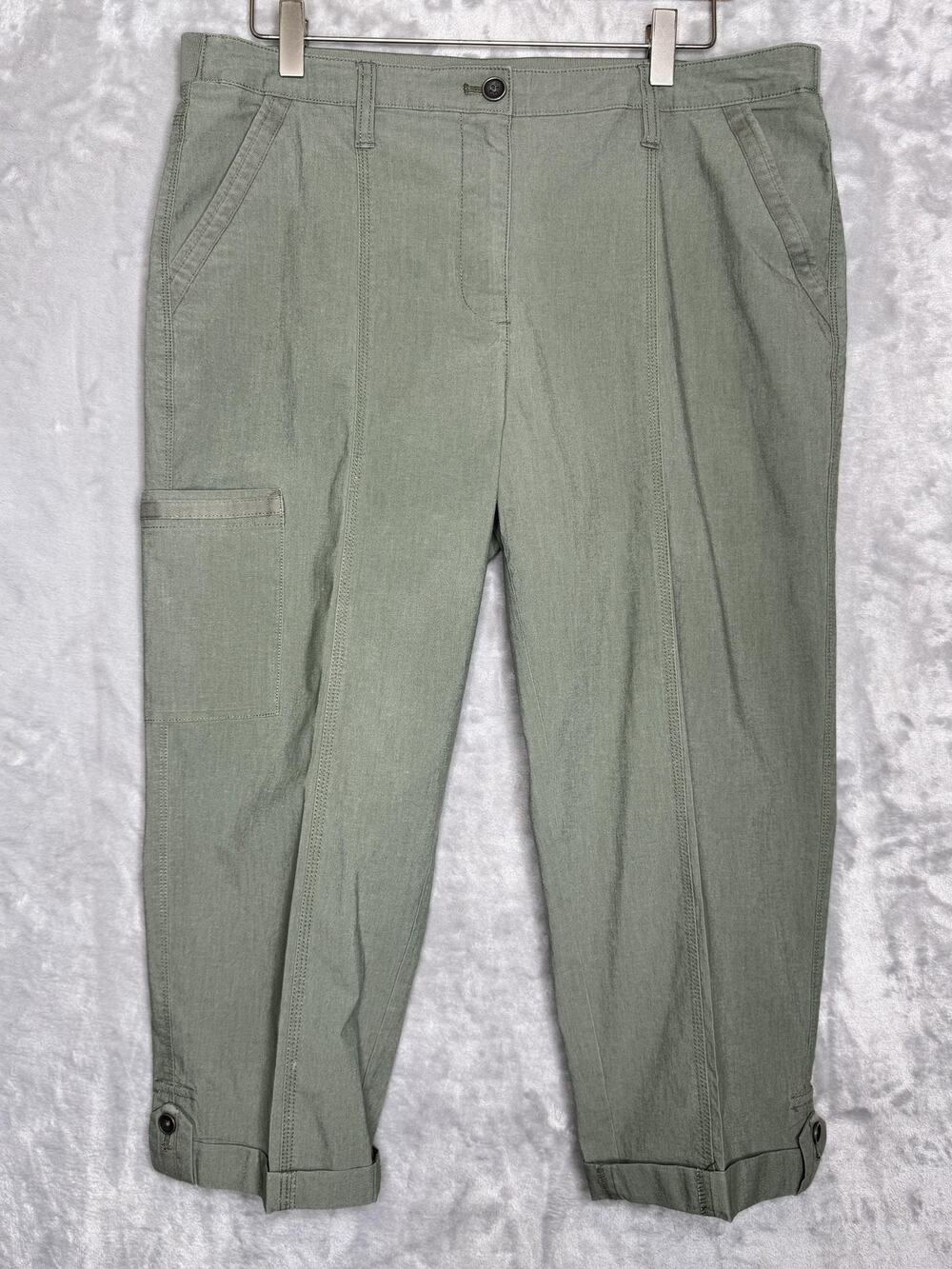 Chicos Capri Pants Womens Small Green Twill Stretch Cuffed Cargo Pockets Casual